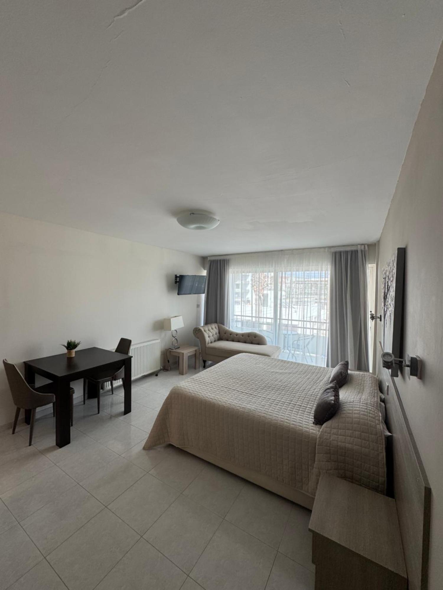 Marianna Hotel Apartments Limassol Exterior foto